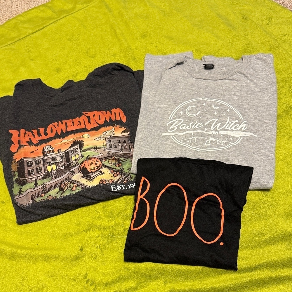 3pk Women’s Halloween Graphic T-Shirts Set Sz M-XL see measurements